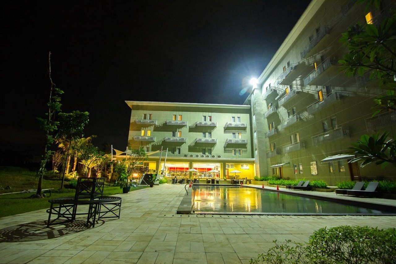 Lorin Sentul Hotel Bogor Buitenkant foto